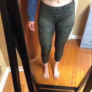 Lululemon Cropped Camouflage Legging